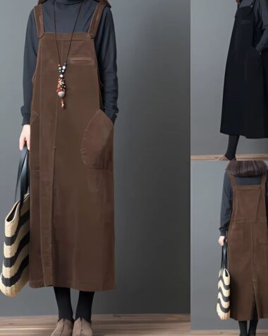 on voit sur un fond gris trois silhouettes de femmes qui portent une robe longue salopette en velours côtelé, deux sont marrons et une est noire