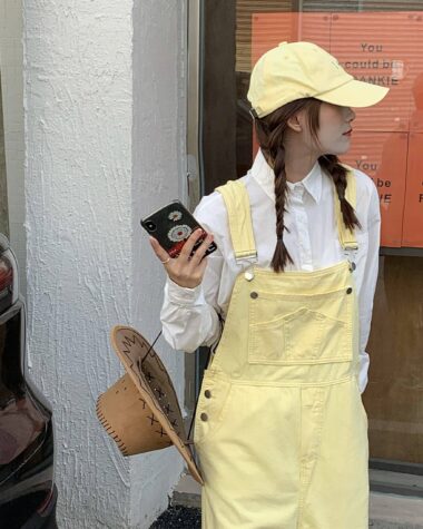 Salopette pantalon jaune avec bretelles réglables femme.