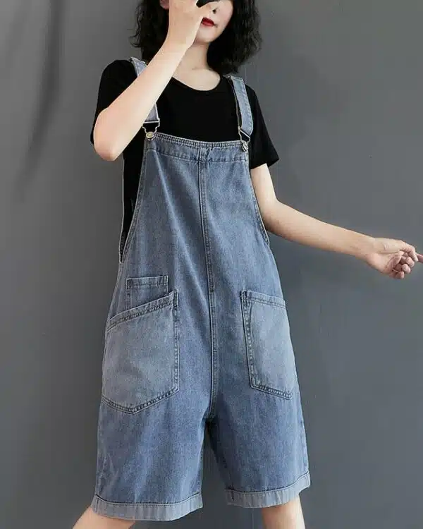 Salopette short poches larges en jean à bretelles femme