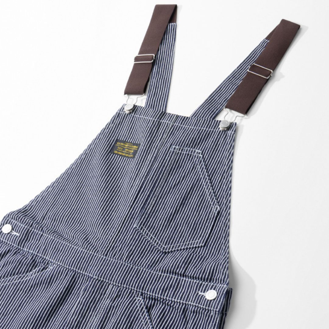 Salopette homme rayée style vintage bleu et blanc avec un contraste marron lié aux bretelles.